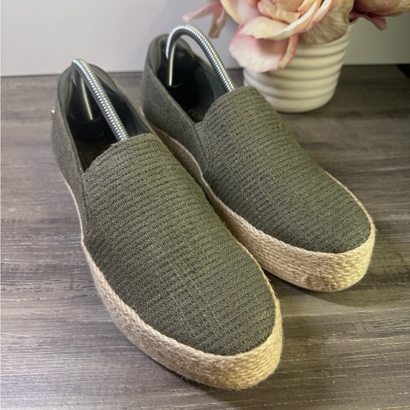 Skechers Bobs Martha Stewart Olive Platform Espadrille Slip-Ons size 9.5 EUC - Picture 4 of 11